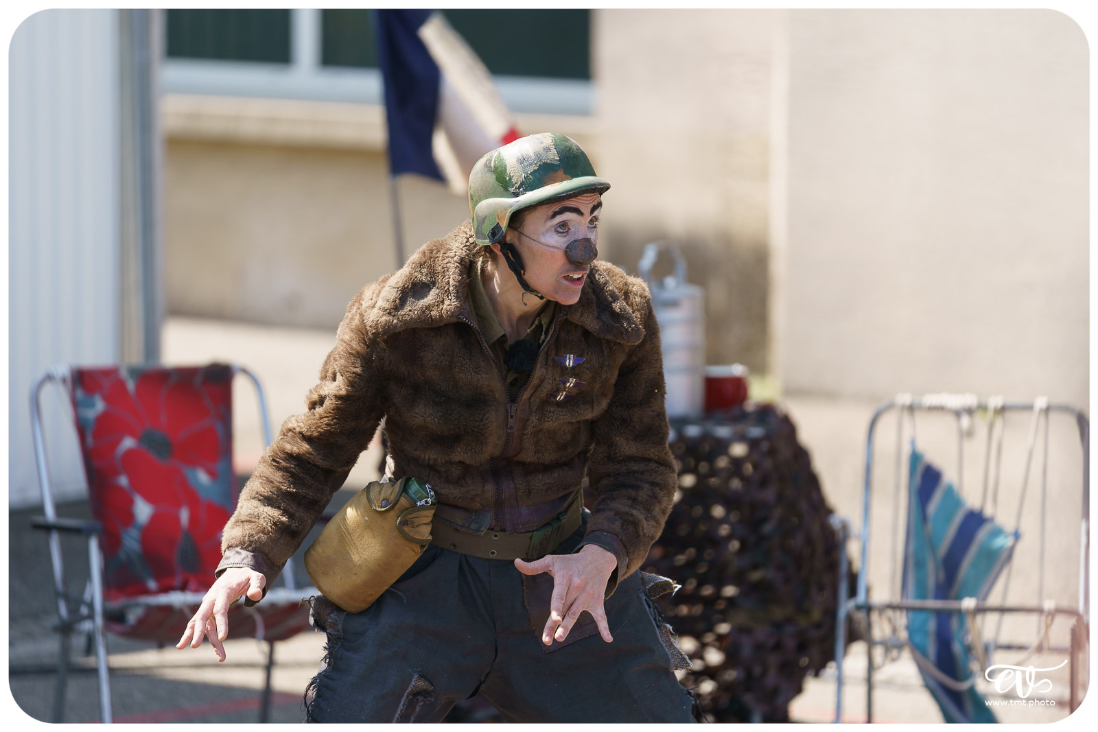 EN ATTENDANT LE 3ÈME TYPE (THÉÂTRE DE CANIVEAU)